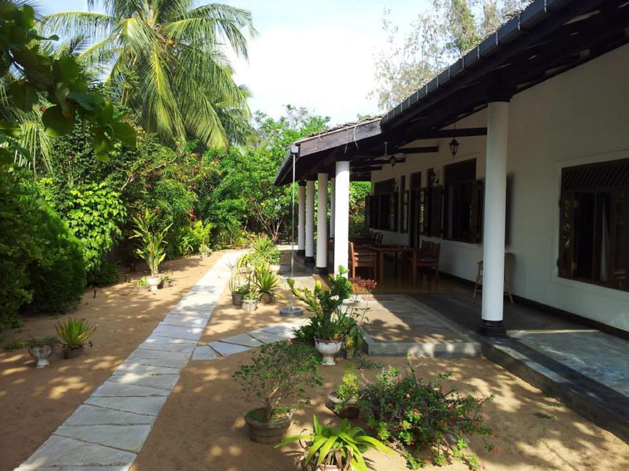 The Danish Villa Resort Arugam Bay Exteriör bild